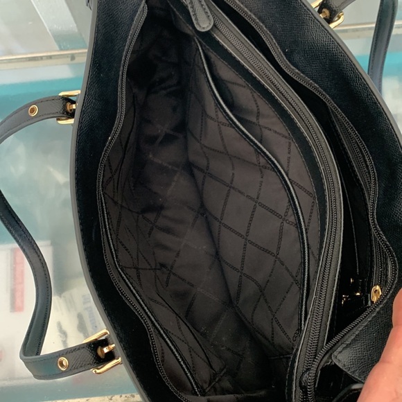 Michael Kors Bag Large Voyager Tri-Compartment Leather Tote Bag - Picture 13 of 17